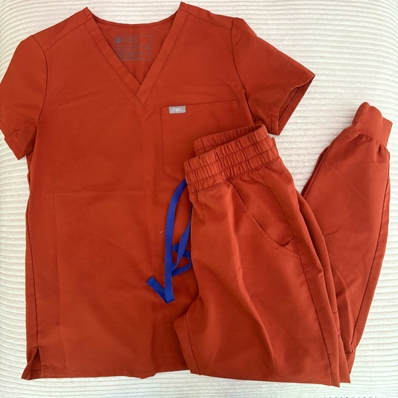 💚Figs Orange Scrub Set with Blue Drawstring - Picture 1 of 6